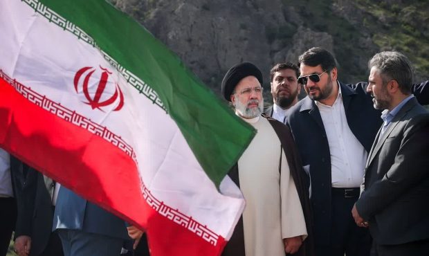 رئیس‌جمهور ایران در حین خدمت‌رسانی به مردم به شهادت رسید