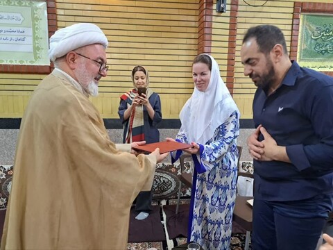 تشرف خانم اهل روسیه به دین مبین اسلام+ عکس