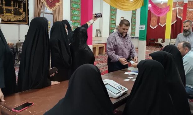 فرآیند رای گیری در ۲۲۲ شعبه اخذ رای در شهرستان شاهرود آغاز شد