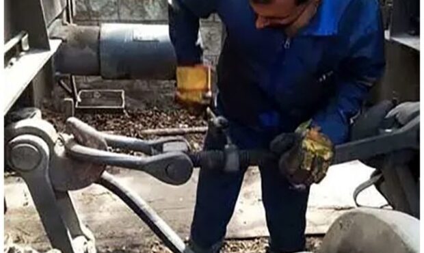 حادثه دلخراش در راهآهن/ قطع عضو پای کارگر مانورچی حین جابجایی واگن! حادثه دلخراش در راهآهن/ قطع عضو پای کارگر مانورچی حین جابجایی واگن!