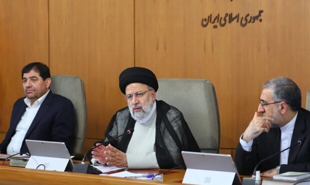 ماجرای جلسه بدون تشریفات شهید رئیسی در فرودگاه شاهرود