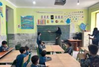 گرامیداشت حکیم ابوالقاسم فردوسی در دبستان هیأت‌امنایی مولوی