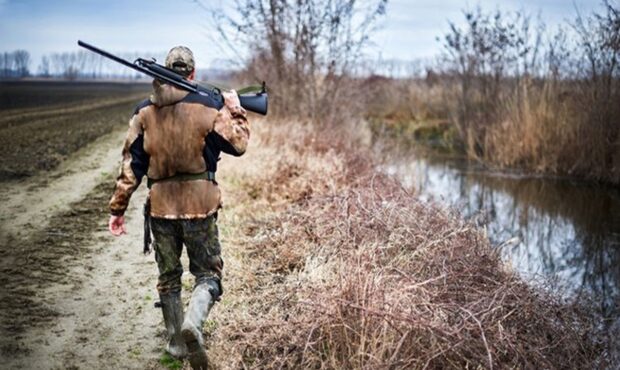 دستگیری شکارچیان متخلف در تپال شاهرود؛ ۲ خرگوش صحرایی شکار شد دستگیری شکارچیان متخلف در تپال شاهرود؛ ۲ خرگوش صحرایی شکار شد