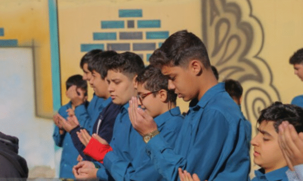 شاهرودیها با نماز استسقا برای بارش باران دعا کردند شاهرودیها با نماز استسقا برای بارش باران دعا کردند