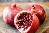 ادامه برداشت انار در شاهرود