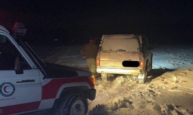 امدادرسانی به ۹۵ مسافر گرفتار در برف و کولاک محور شاهرود-گرگان امدادرسانی به ۹۵ مسافر گرفتار در برف و کولاک محور شاهرود-گرگان