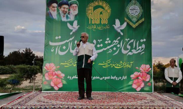 برافراشتن پرچم متبرک امام رئوف با حضور جمعی از خادمیاران رضوی شاهرود برافراشتن پرچم متبرک امام رئوف با حضور جمعی از خادمیاران رضوی شاهرود