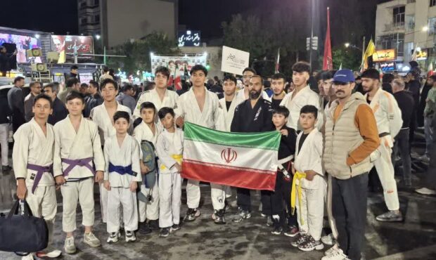 به اهتزاز در آوردن پرچم ایران توسط رزمیکاران شاهرود به اهتزاز در آوردن پرچم ایران توسط رزمیکاران شاهرود